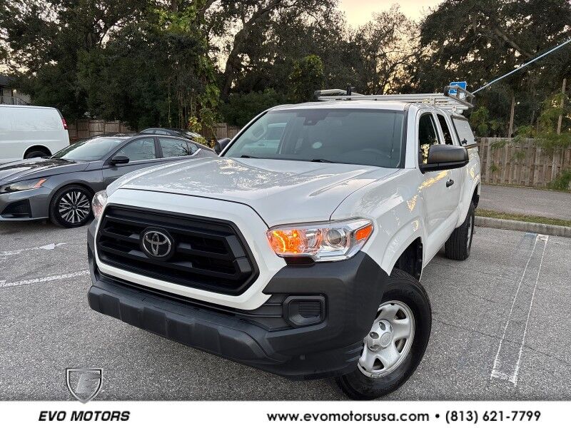 2022 Toyota Tacoma SR's photo