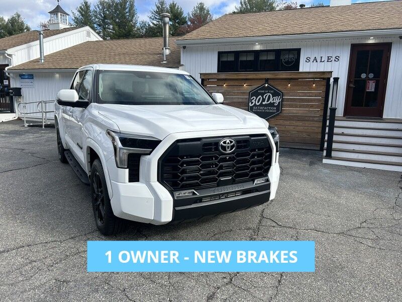 2022 Toyota Tundra SR5's photo