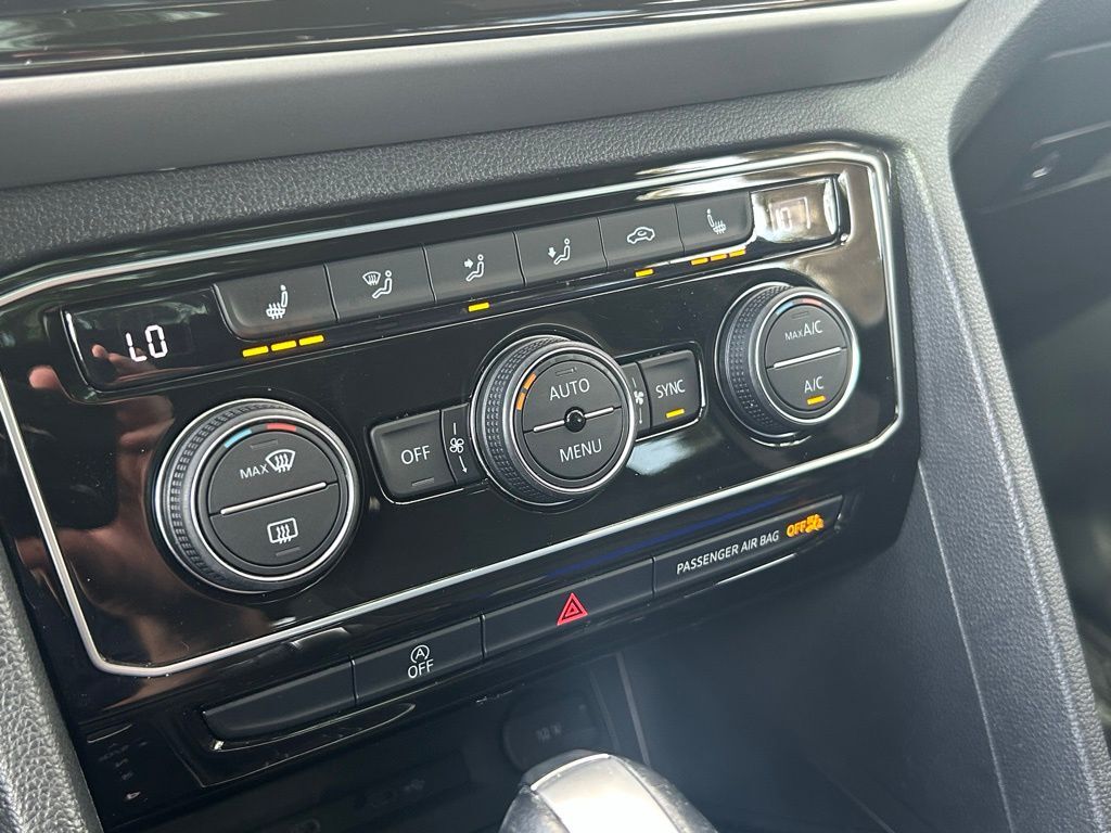2022 Volkswagen Atlas Cross Sport 2.0T SE w/Technology Tampa FL