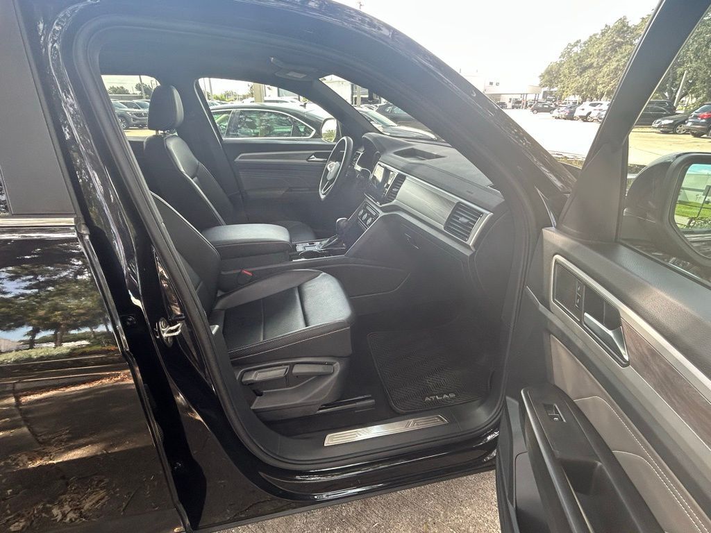2022 Volkswagen Atlas Cross Sport 2.0T SE w/Technology Tampa FL
