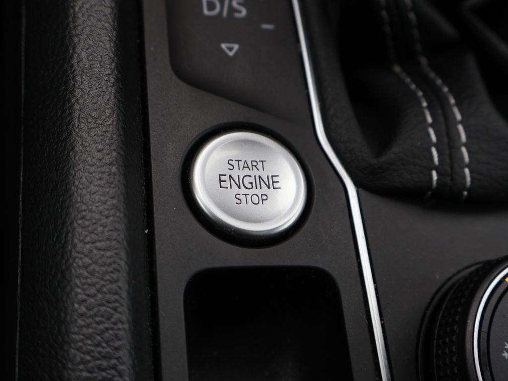 2022 Volkswagen Atlas Cross Sport 3.6L V6 SEL R-Line