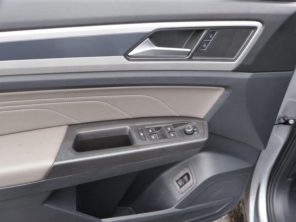 2022 Volkswagen Atlas Cross Sport 3.6L V6 SEL R-Line