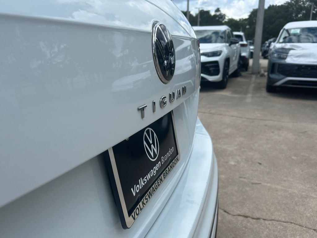 2022 Volkswagen Tiguan 2.0T SE R-Line Black Tampa FL