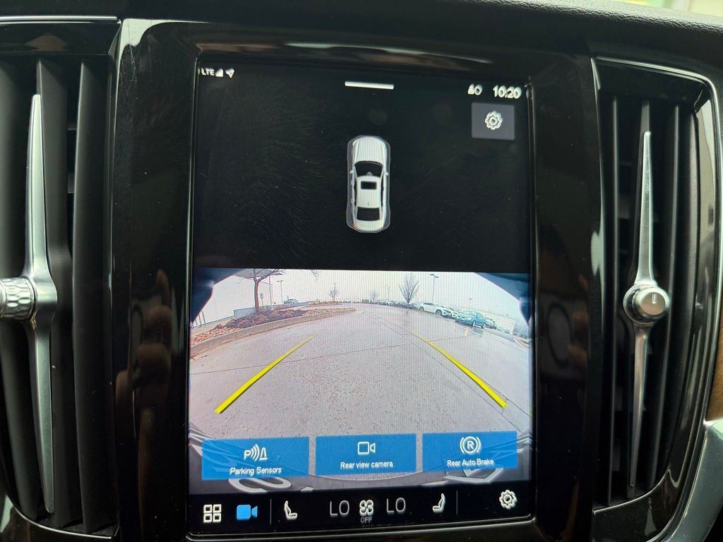 2022 Volvo S90 B6 Momentum