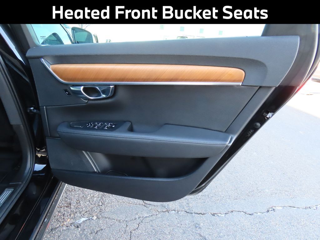 2022 Volvo S90 B6 Momentum