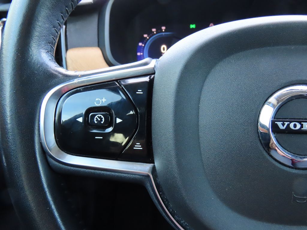 2022 Volvo S90 B6 Momentum