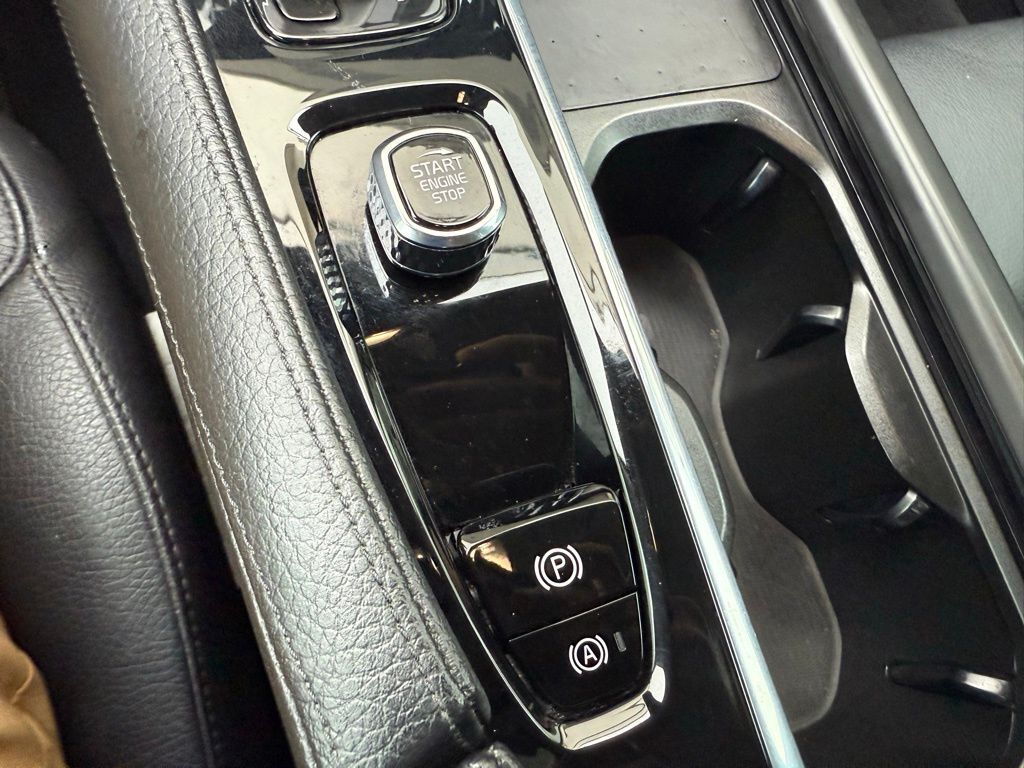 2022 Volvo S90 B6 Momentum