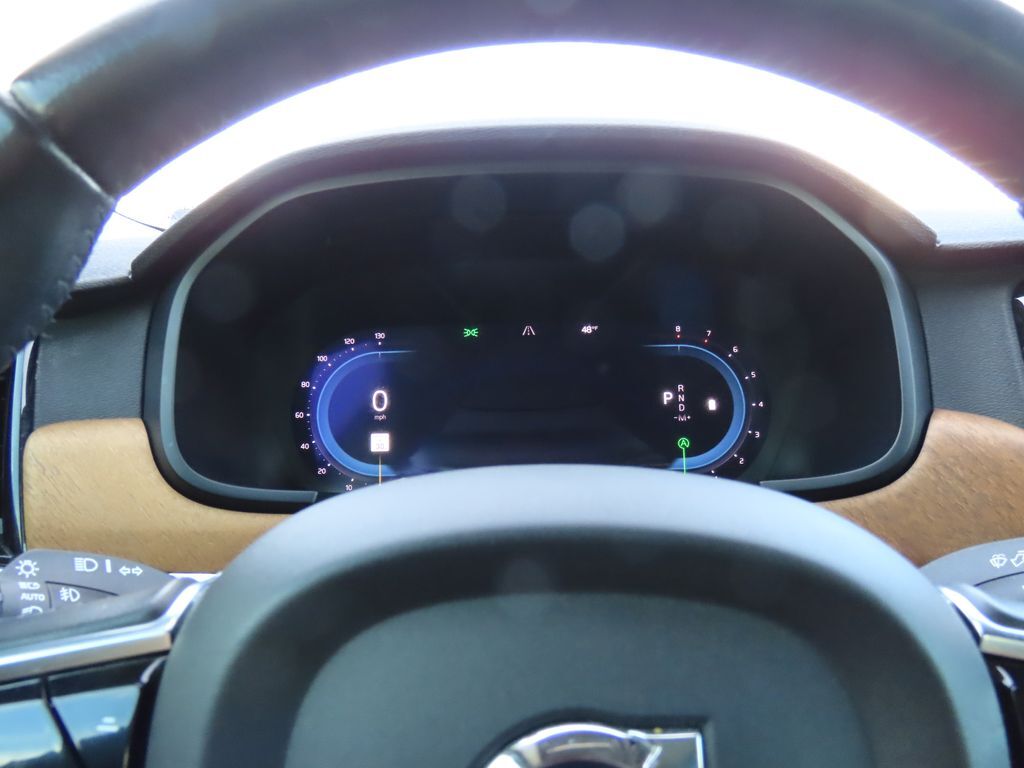 2022 Volvo S90 B6 Momentum