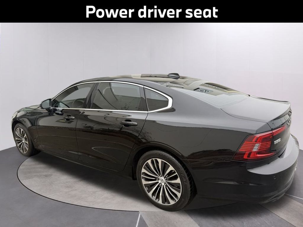 2022 Volvo S90 B6 Momentum