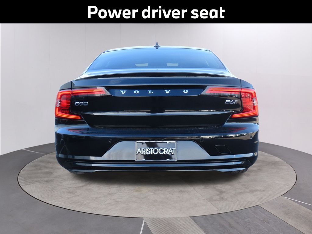 2022 Volvo S90 B6 Momentum