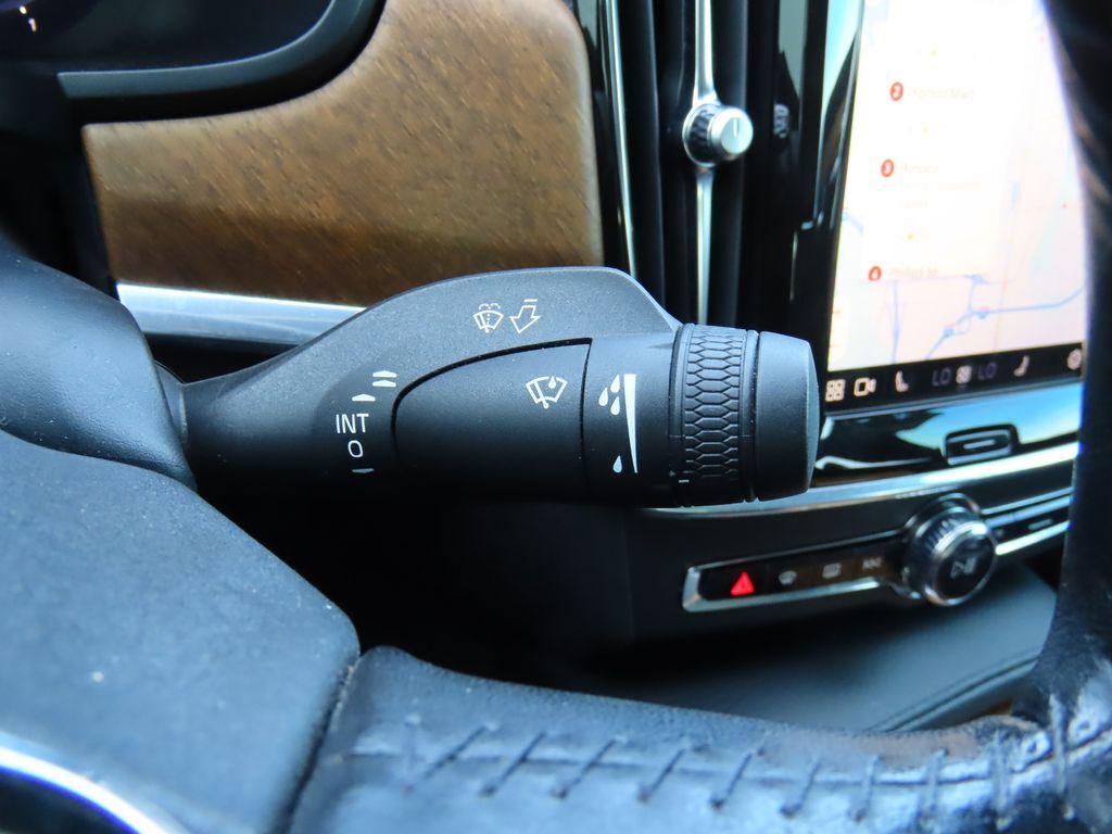 2022 Volvo S90 B6 Momentum