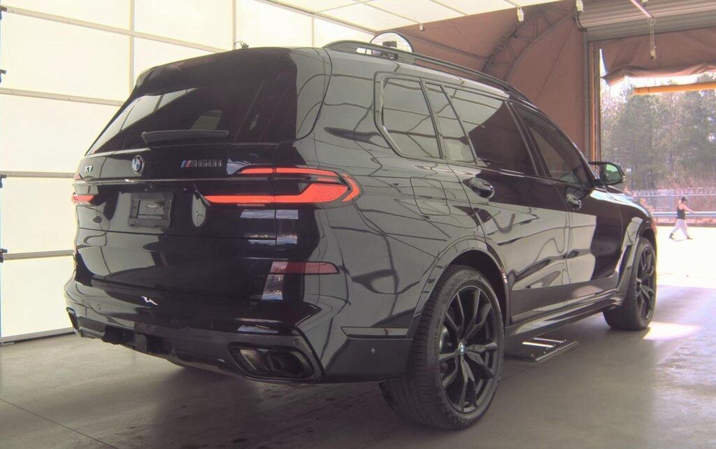 2023 BMW X7 M60i 2023 BMW X7 M60i