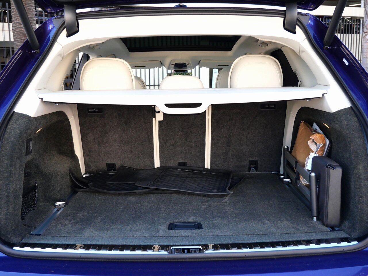2023 Bentley Bentayga Azure Azure Lawrence KS