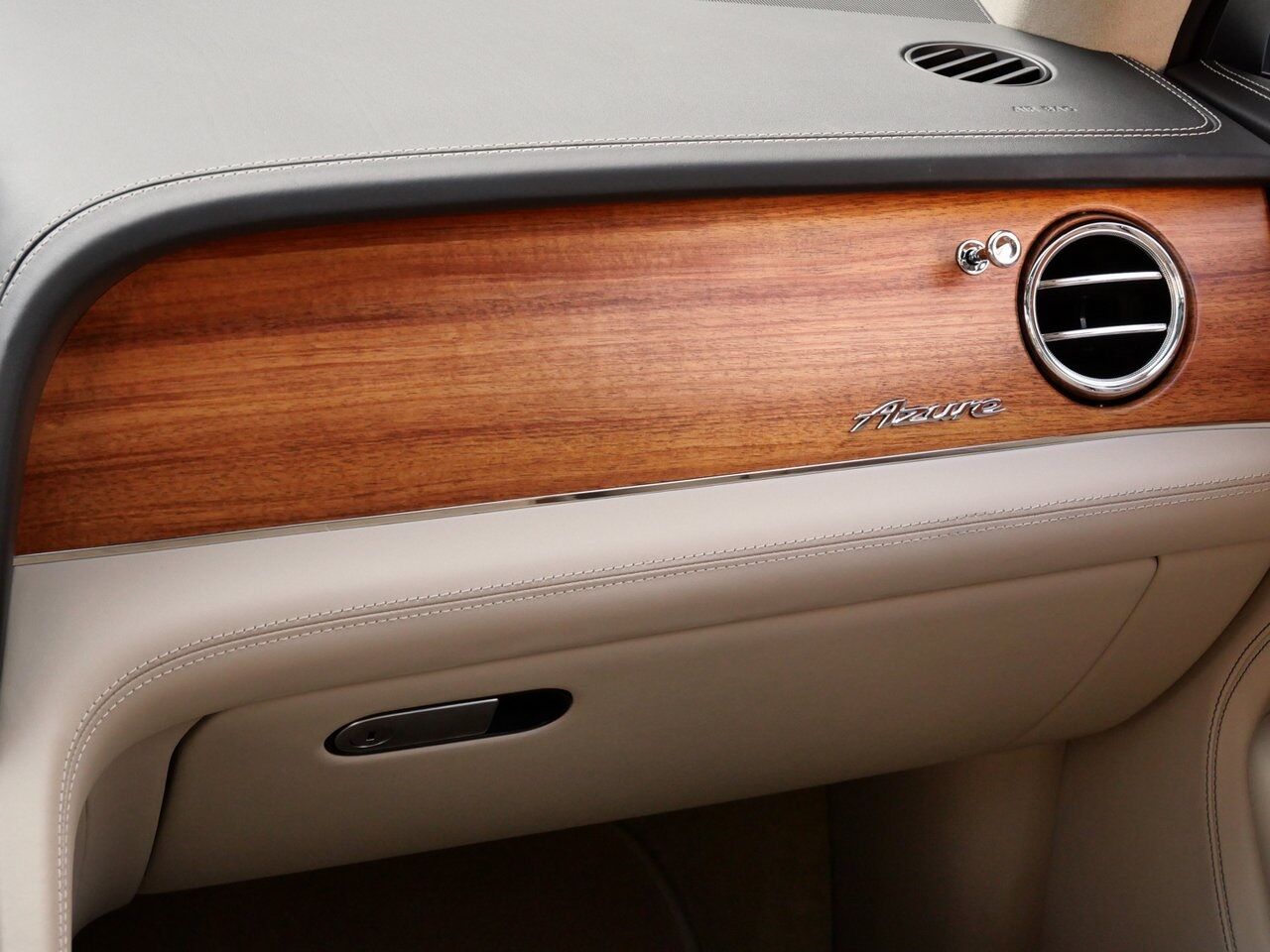2023 Bentley Bentayga Azure Azure Lawrence KS