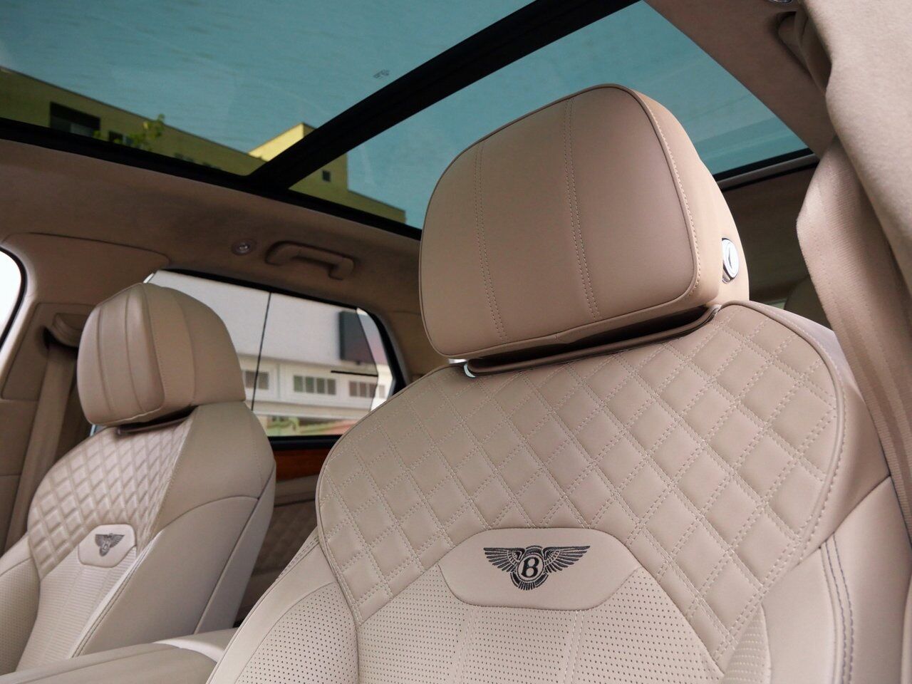 2023 Bentley Bentayga Azure Azure Lawrence KS