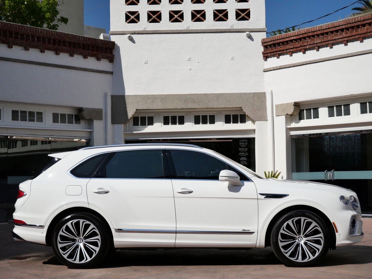 2023 Bentley Bentayga Azure Azure Lawrence KS
