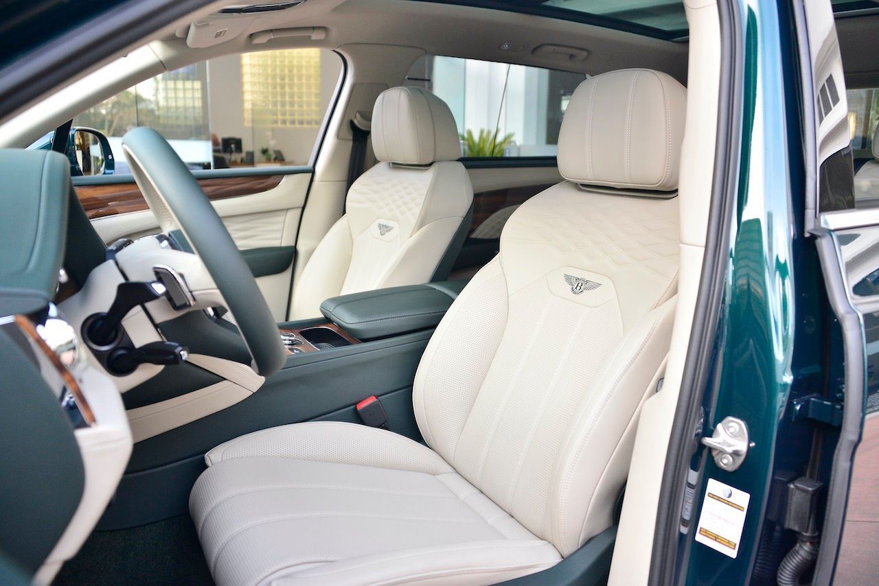 2023 Bentley Bentayga EWB Azure Azure Lawrence KS