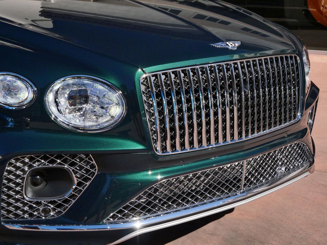 2023 Bentley Bentayga EWB Azure Azure Lawrence KS