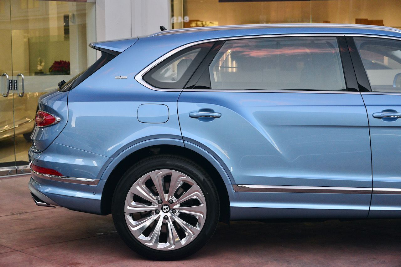 2023 Bentley Bentayga EWB Azure First Edition Azure First Edition Lawrence KS