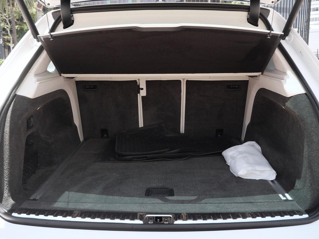 2023 Bentley Bentayga V8 V8 Lawrence KS