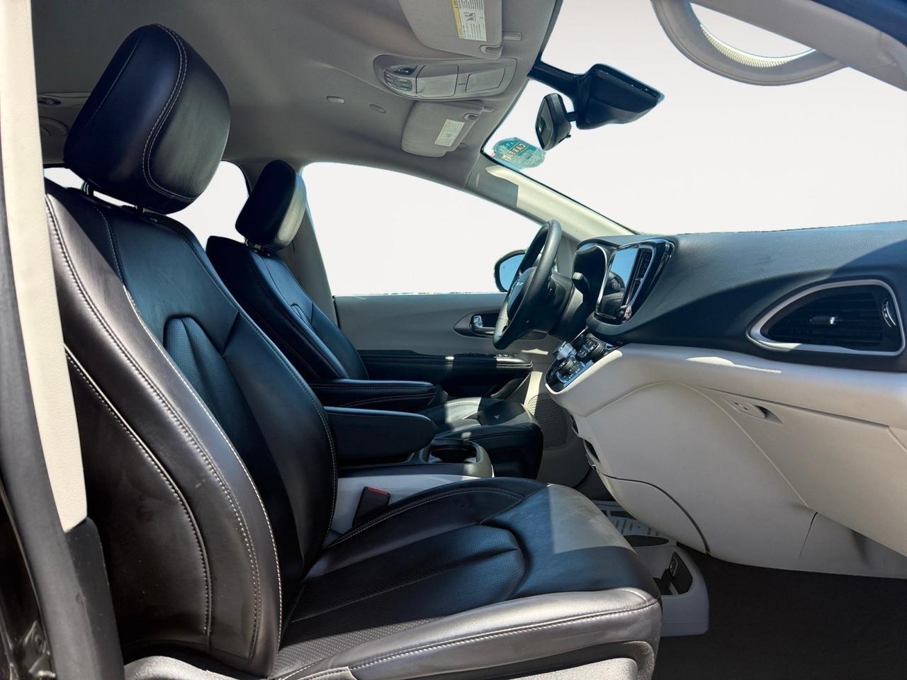 2023 Chrysler Pacifica Touring L, HEATED SEATS, HEATED STEERING WHEEL, APPLE CARPLAY/ANDROID AUTO, POWER LIFTGATE, BACKUP CAMERA. POWER/HEATED MIRRORS, REMOTE START, ONLY 1 OWNER, MAKE THIS YOUR NEW MOMCAR! Norfolk VA 2023 Chrysler Pacifica Touring L, HEATED SEATS, HEATED STEERING WHEEL, APPLE CARPLAY/ANDROID AUTO, POWER LIFTGATE, BACKUP CAMERA. POWER/HEATED MIRRORS, REMOTE START, ONLY 1 OWNER, MAKE THIS YOUR NEW MOMCAR! Norfolk VA