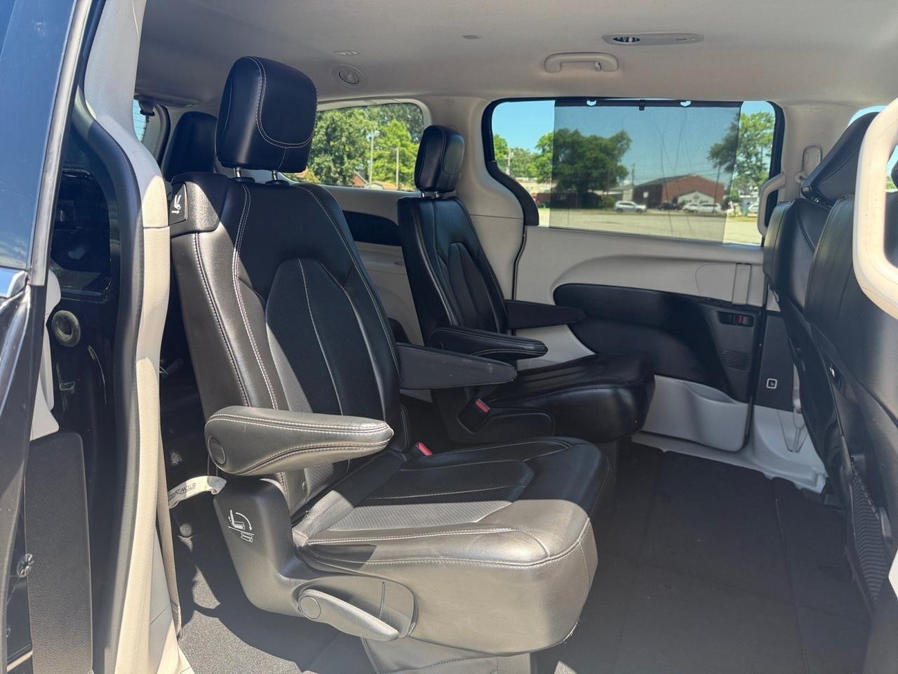 2023 Chrysler Pacifica Touring L, HEATED SEATS, HEATED STEERING WHEEL, APPLE CARPLAY/ANDROID AUTO, POWER LIFTGATE, BACKUP CAMERA. POWER/HEATED MIRRORS, REMOTE START, ONLY 1 OWNER, MAKE THIS YOUR NEW MOMCAR! Norfolk VA 2023 Chrysler Pacifica Touring L, HEATED SEATS, HEATED STEERING WHEEL, APPLE CARPLAY/ANDROID AUTO, POWER LIFTGATE, BACKUP CAMERA. POWER/HEATED MIRRORS, REMOTE START, ONLY 1 OWNER, MAKE THIS YOUR NEW MOMCAR! Norfolk VA