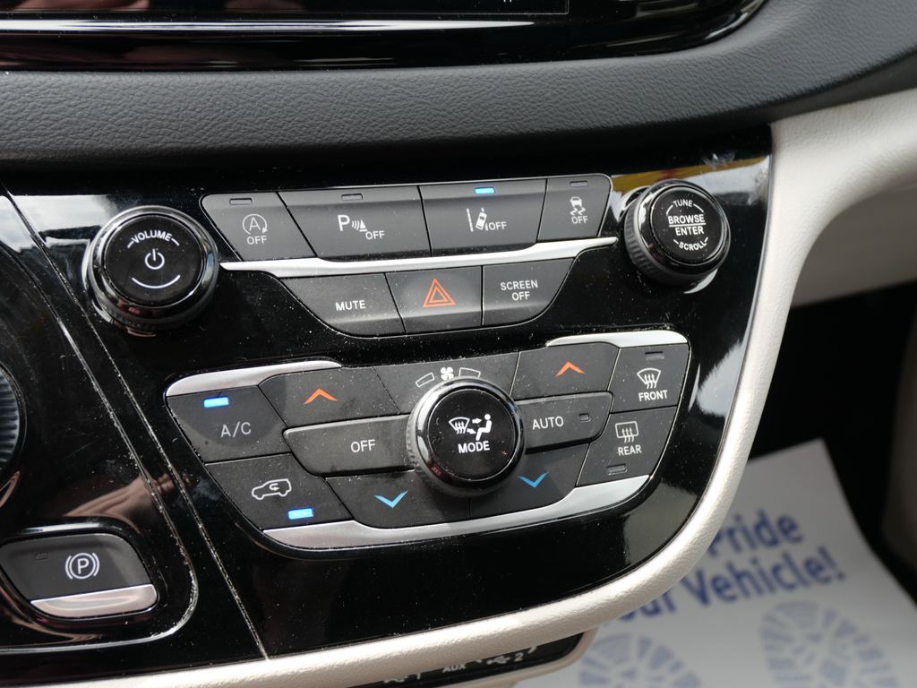 2023 Chrysler Pacifica Touring L Mt Pleasant MI