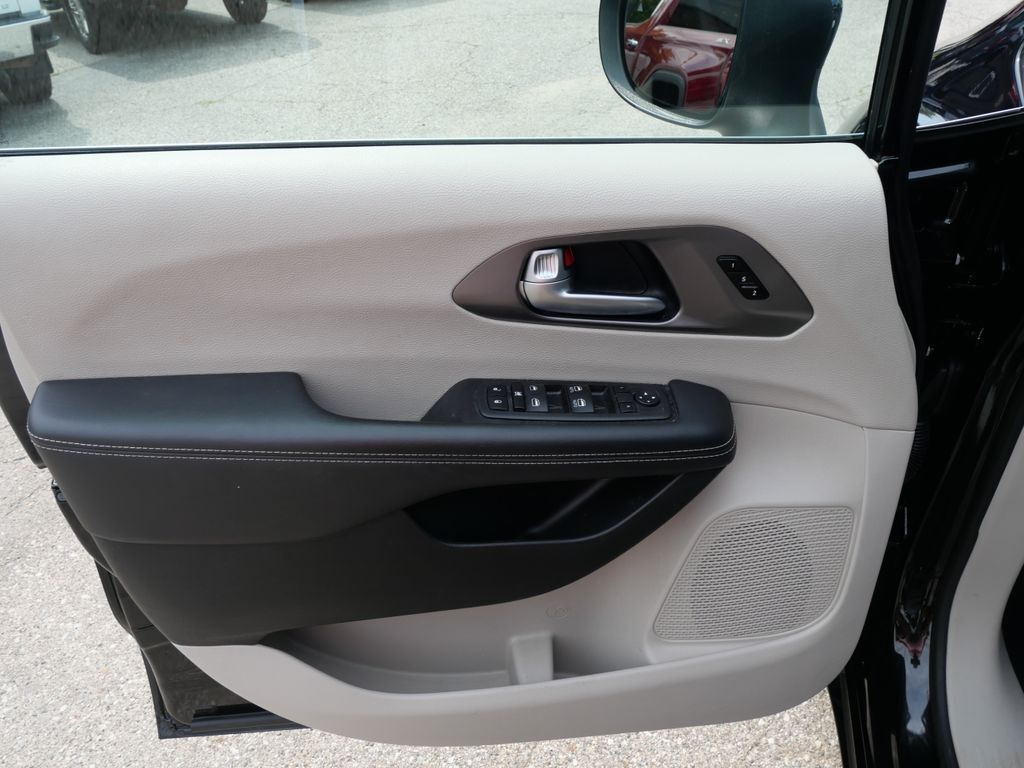 2023 Chrysler Pacifica Touring L Mt Pleasant MI