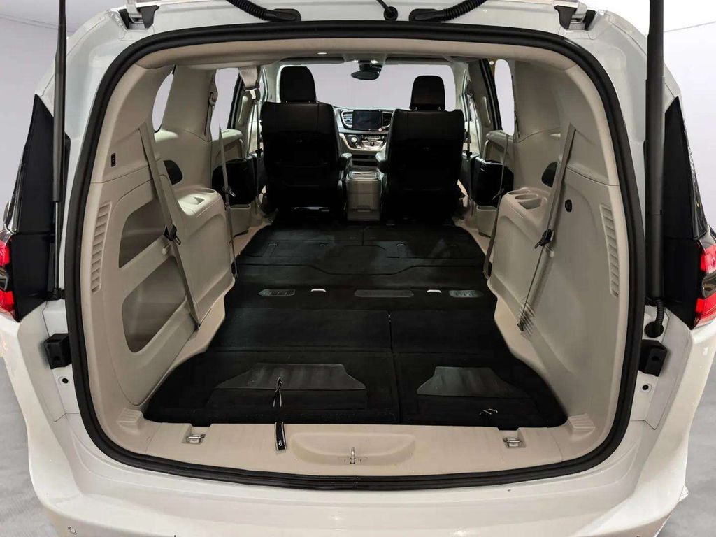 2023 Chrysler Pacifica Touring L San Clemente CA