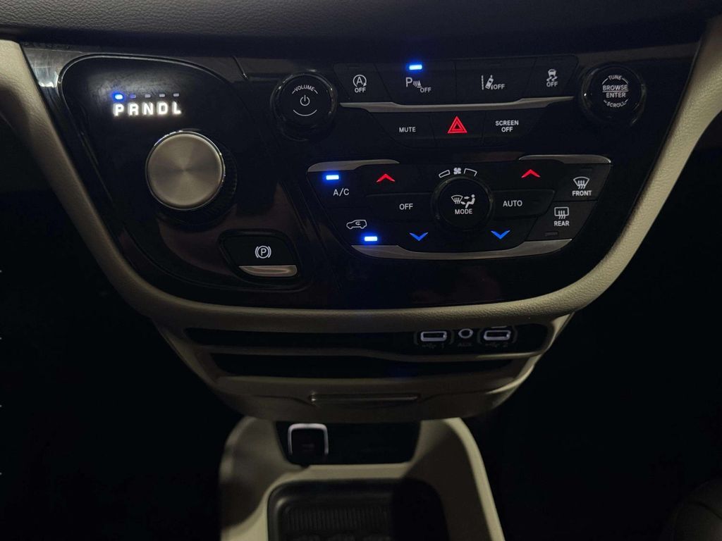 2023 Chrysler Pacifica Touring L San Clemente CA