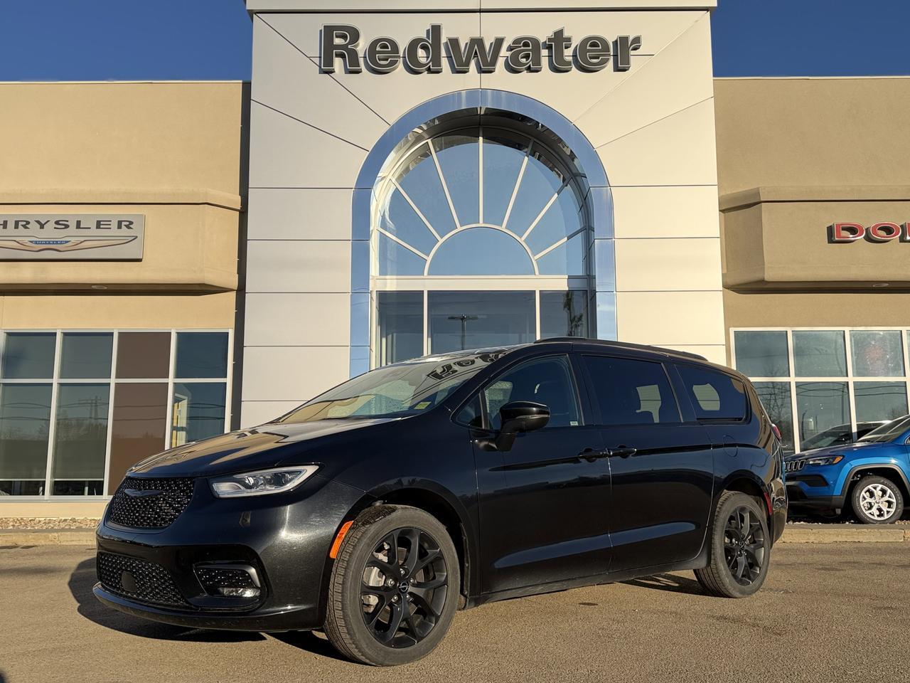 2023 Chrysler Pacifica Touring-L S Appearance AWD | Low KMs | V6 | Stow n Place Roof Rack | Power Liftgate | Remote Start Redwater AB 2023 Chrysler Pacifica Touring-L S Appearance AWD | Low KMs | V6 | Stow n Place Roof Rack | Power Liftgate | Remote Start Redwater AB