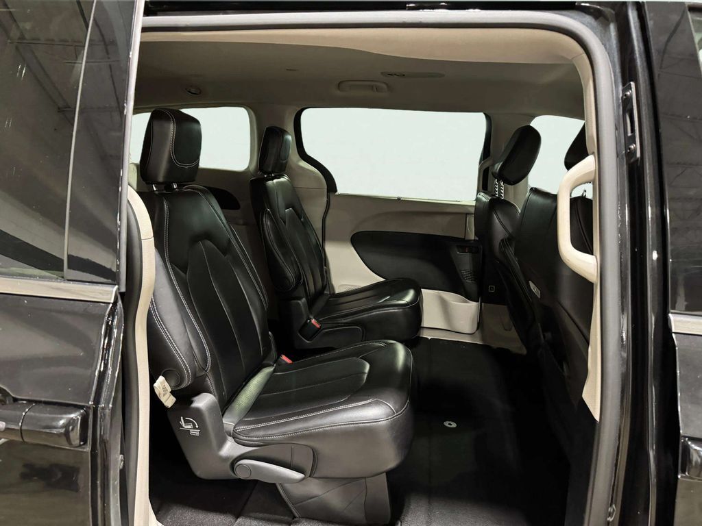 2023 Chrysler Pacifica Touring L San Clemente CA