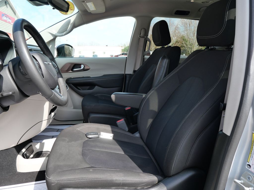 2023 Chrysler Voyager LX Mt Pleasant MI