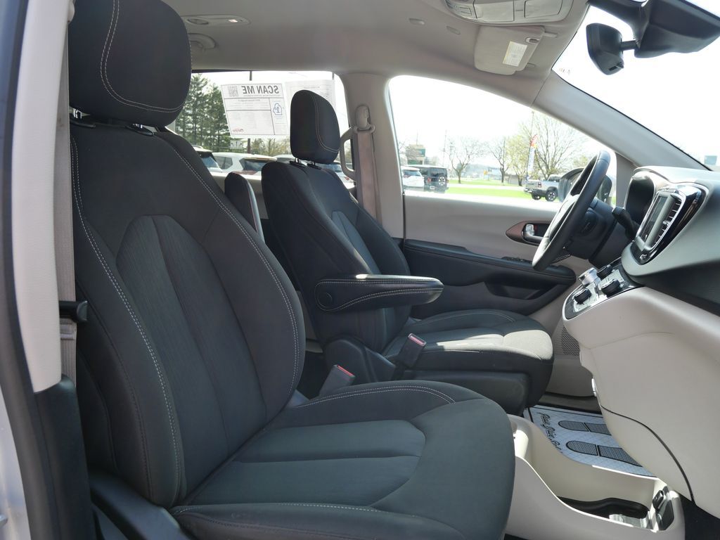 2023 Chrysler Voyager LX Mt Pleasant MI