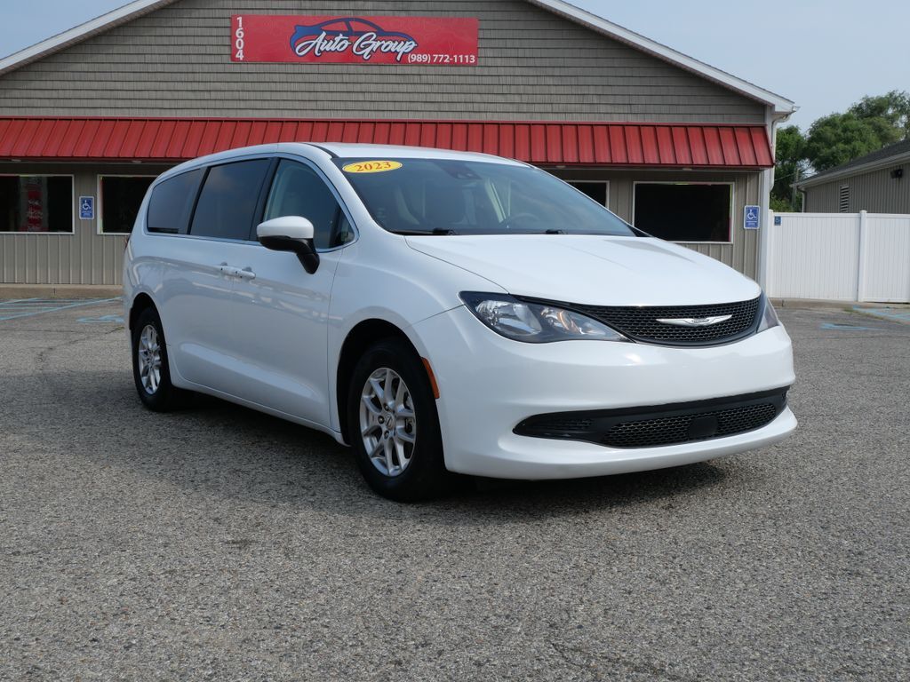 2023 Chrysler Voyager LX