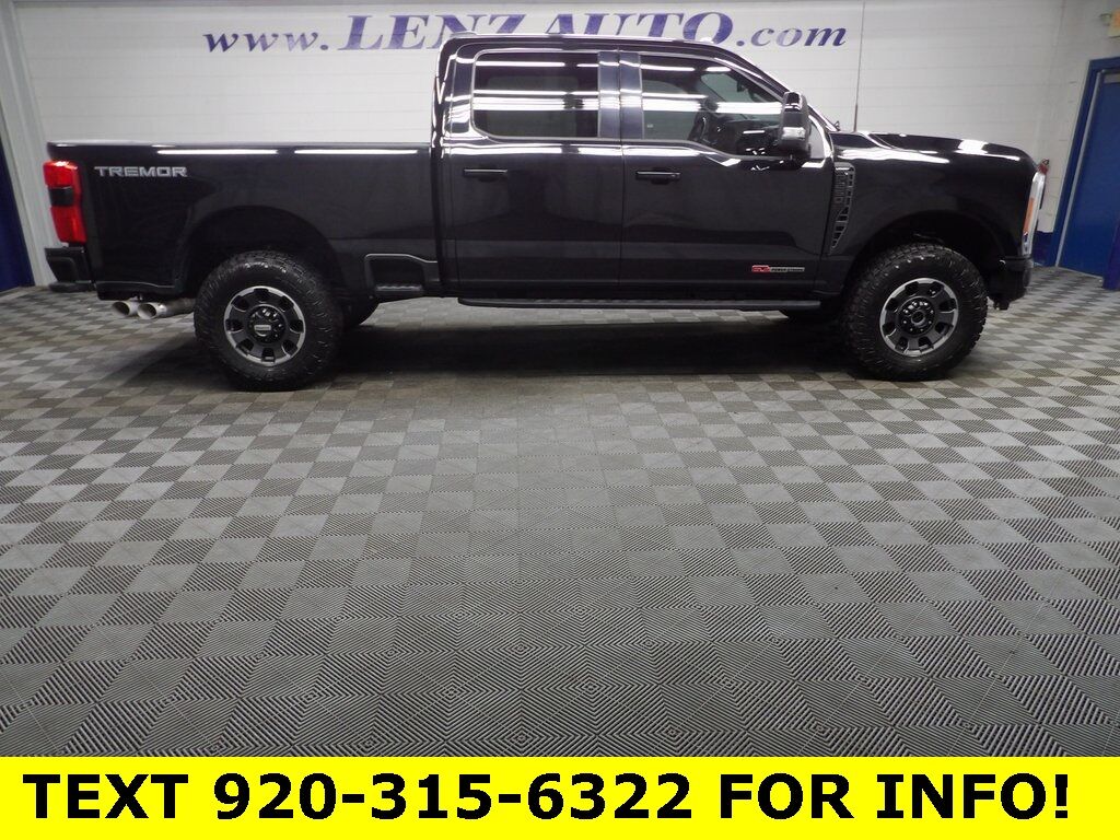 2023 Ford F-250 Super Duty 4x4 Crew Cab Lariat Fond du Lac WI