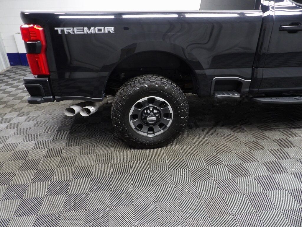 2023 Ford F-250 Super Duty 4x4 Crew Cab Lariat Fond du Lac WI