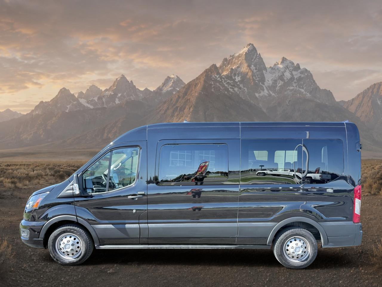2023 Ford Transit Wagon XLT