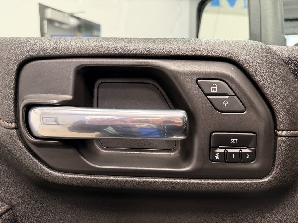 2023 GMC Sierra 2500HD 4x4 Crew Cab AT4 Minocqua WI 2023 GMC Sierra 2500HD 4x4 Crew Cab AT4 Minocqua WI