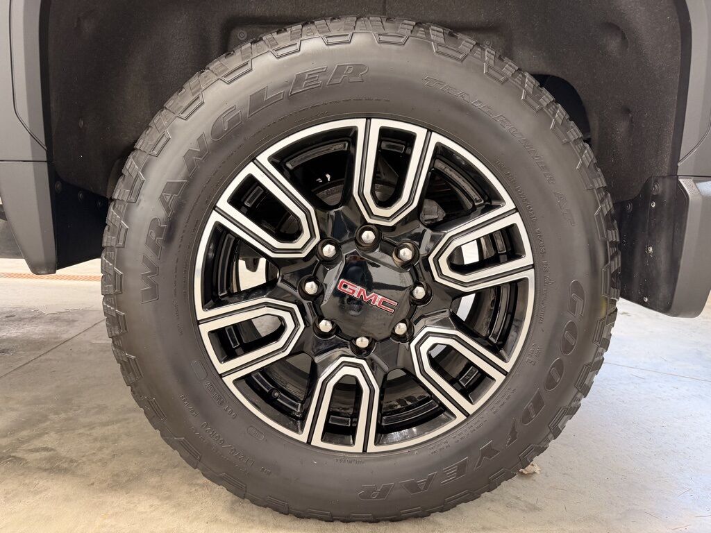 2023 GMC Sierra 2500HD 4x4 Crew Cab AT4 Minocqua WI 2023 GMC Sierra 2500HD 4x4 Crew Cab AT4 Minocqua WI