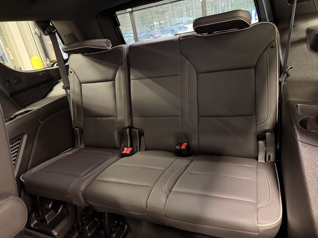 2023 GMC Yukon SLT 4WD Minocqua WI 2023 GMC Yukon SLT 4WD Minocqua WI