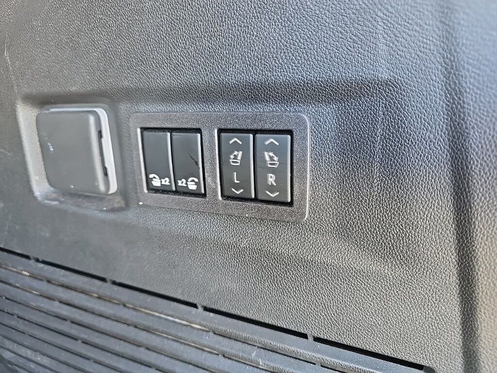 2023 GMC Yukon SLT 4WD Minocqua WI 2023 GMC Yukon SLT 4WD Minocqua WI