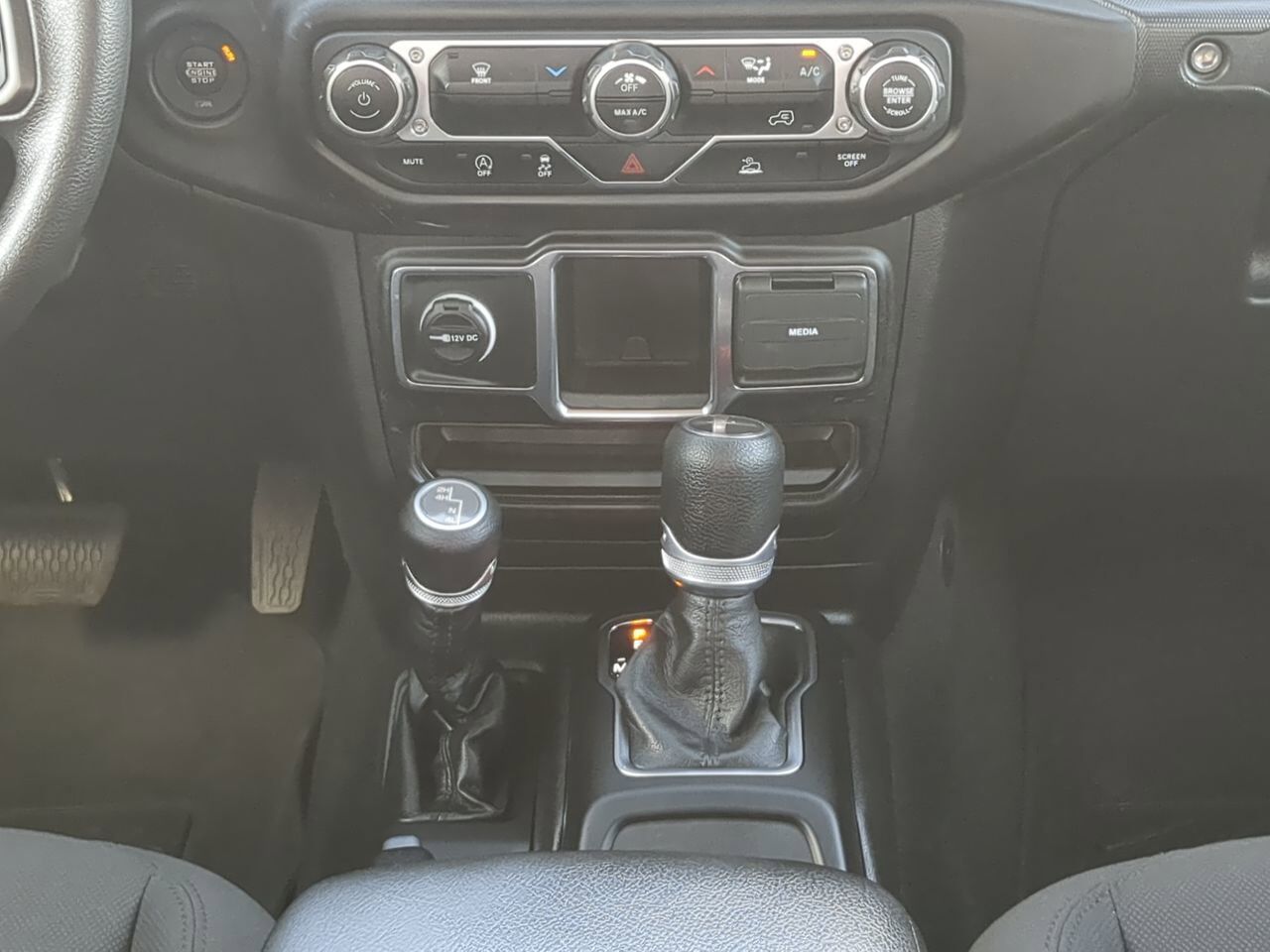 2023 Jeep Gladiator Sport Appleton WI