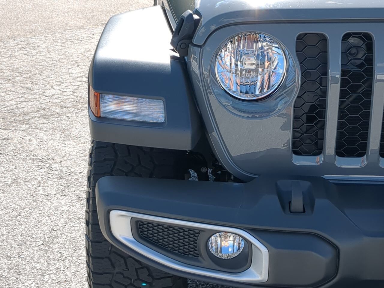 2023 Jeep Gladiator Sport Appleton WI