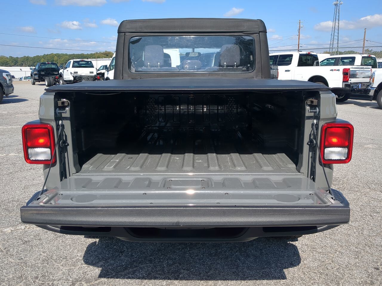 2023 Jeep Gladiator Sport Appleton WI
