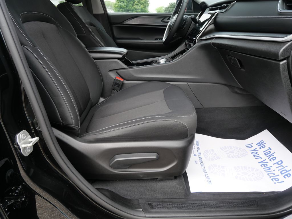 2023 Jeep Grand Cherokee L Laredo Mt Pleasant MI