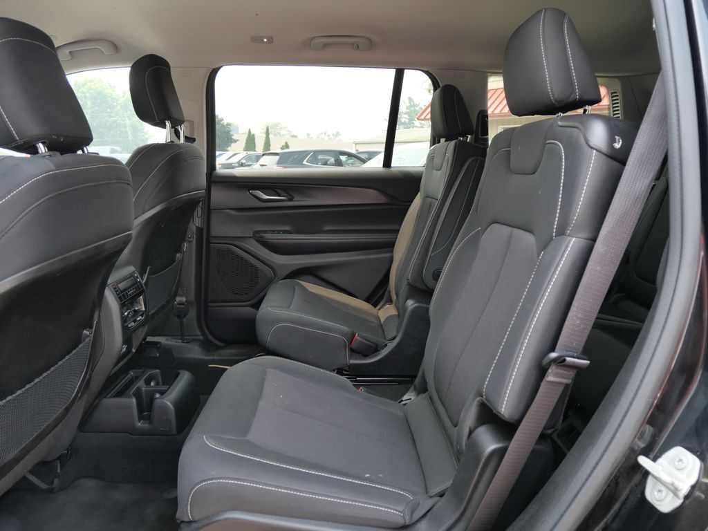 2023 Jeep Grand Cherokee L Laredo Mt Pleasant MI