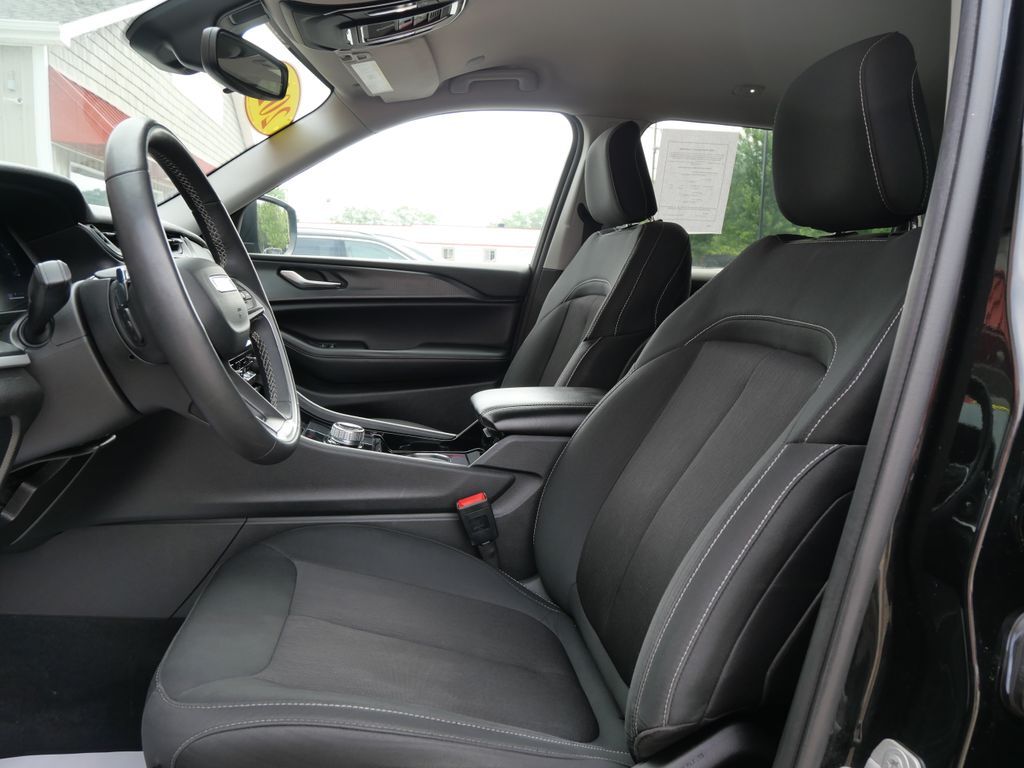 2023 Jeep Grand Cherokee L Laredo Mt Pleasant MI