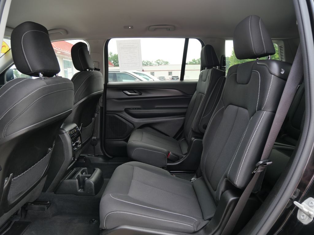 2023 Jeep Grand Cherokee L Laredo Mt Pleasant MI