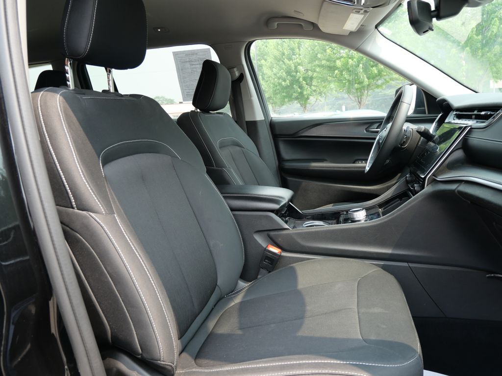 2023 Jeep Grand Cherokee L Laredo Mt Pleasant MI